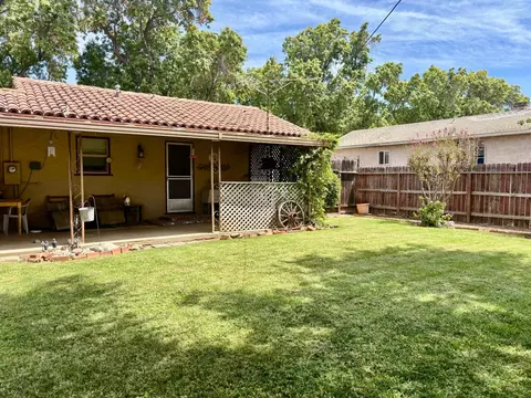Exterior - 520 N 4th St, Patterson, CA 95363 photo 5 of 6