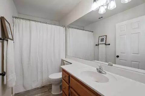 Bath - 5262 Flor Ct, Linden, CA 95236 photo 5 of 5