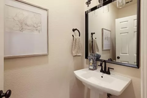 Bath - 5262 Flor Ct, Linden, CA 95236 photo 1 of 5