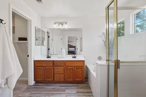 Bath - 5262 Flor Ct, Linden, CA 95236 photo 2 of 5