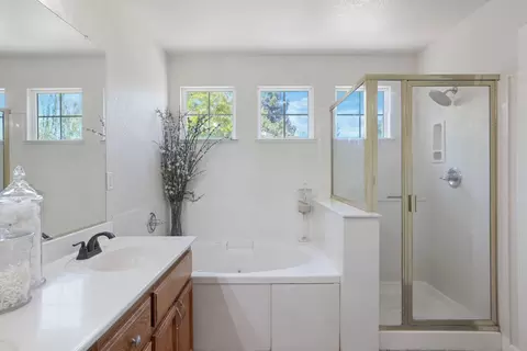 Bath - 5262 Flor Ct, Linden, CA 95236 photo 4 of 5