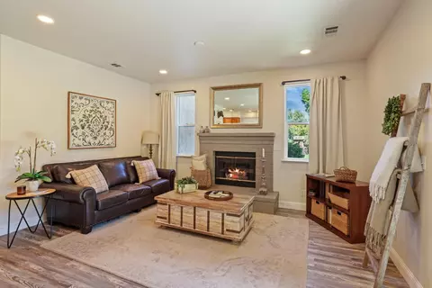 Living - 5262 Flor Ct, Linden, CA 95236 photo 2 of 3