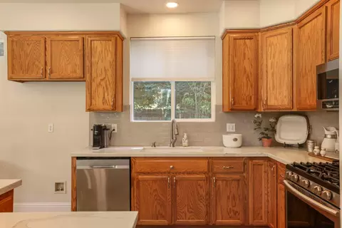 Kitchen - 5262 Flor Ct, Linden, CA 95236 photo 5 of 7