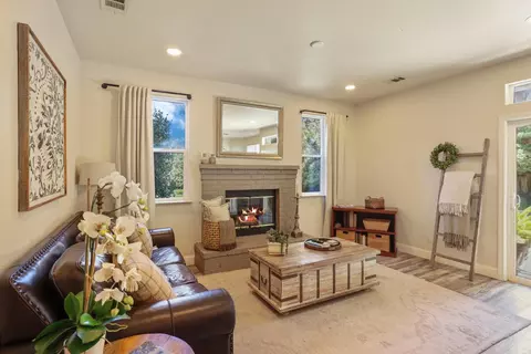 Living - 5262 Flor Ct, Linden, CA 95236 photo 3 of 3