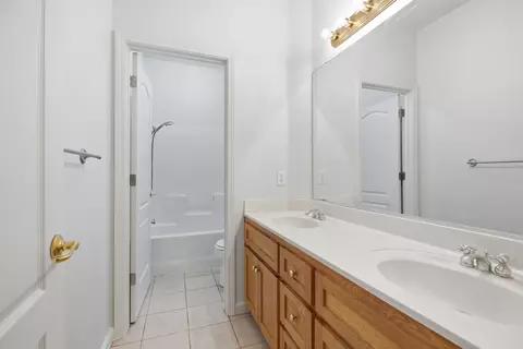 Bath - 1737 Mable Ave, Modesto, CA 95355 photo 3 of 4