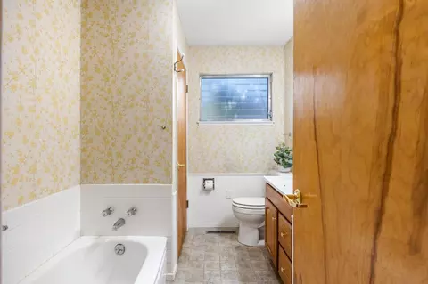 Bath - 855 A St, Davis, CA 95616 photo 1 of 4