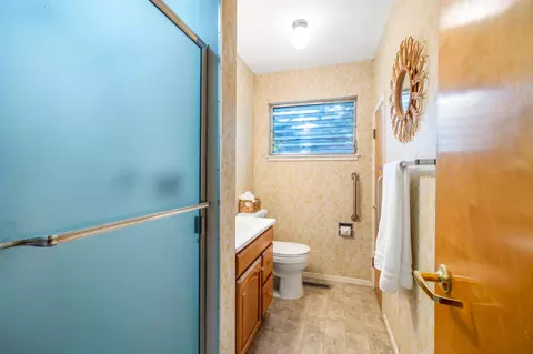 Bath - 855 A St, Davis, CA 95616 photo 3 of 4
