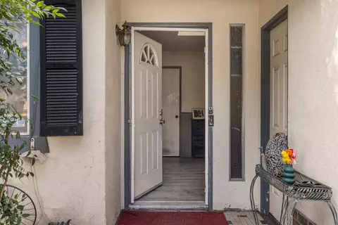 Entry Way - 2908 Bateman Ln, Modesto, CA 95354 photo 1 of 6