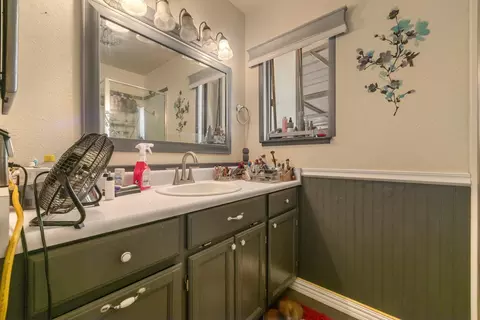 Bath - 2908 Bateman Ln, Modesto, CA 95354 photo 2 of 3