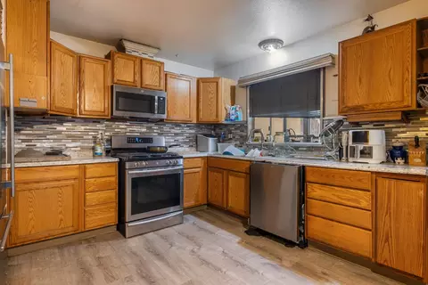 Kitchen - 2908 Bateman Ln, Modesto, CA 95354 photo 2 of 4