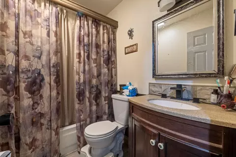 Bath - 2908 Bateman Ln, Modesto, CA 95354 photo 1 of 3