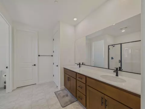 Bath - 3276 Oak Trail Dr, Manteca, CA 95337 photo 3 of 5
