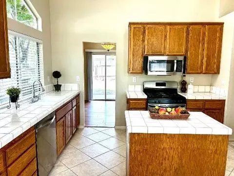 Kitchen - 5401 Pearlstone Dr, Antelope, CA 95843 photo 10 of 10