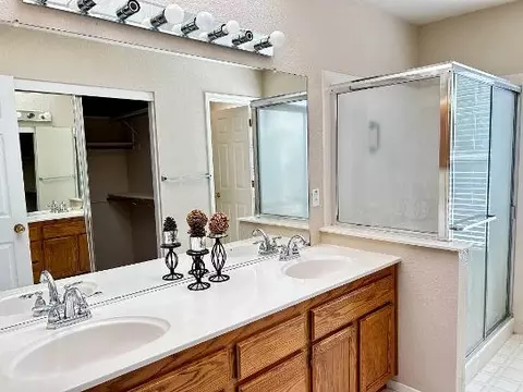 Bath - 5401 Pearlstone Dr, Antelope, CA 95843 photo 3 of 4