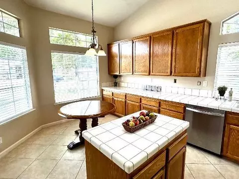 Kitchen - 5401 Pearlstone Dr, Antelope, CA 95843 photo 7 of 10