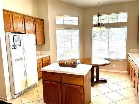 Kitchen - 5401 Pearlstone Dr, Antelope, CA 95843 photo 9 of 10