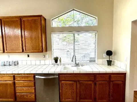 Kitchen - 5401 Pearlstone Dr, Antelope, CA 95843 photo 6 of 10