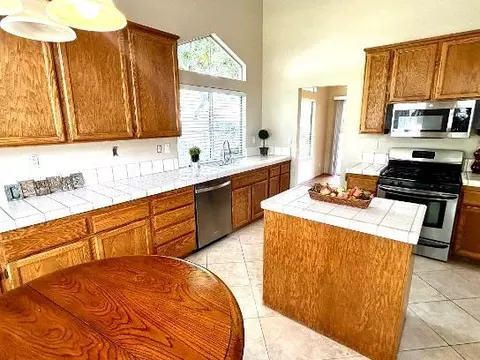 Kitchen - 5401 Pearlstone Dr, Antelope, CA 95843 photo 4 of 10