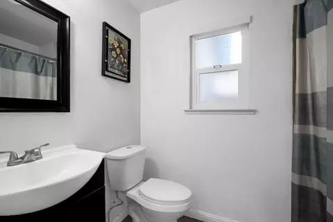 Bath - 1632 Marazzi Ln, Ceres, CA 95307 photo 1 of 3