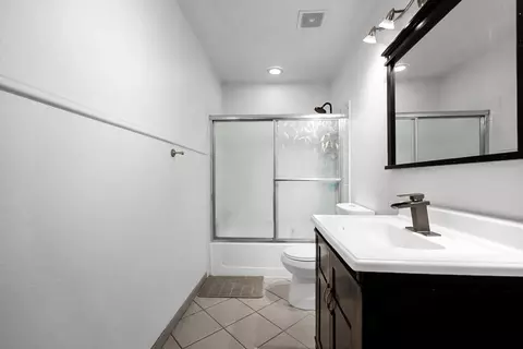Bath - 1632 Marazzi Ln, Ceres, CA 95307 photo 3 of 3