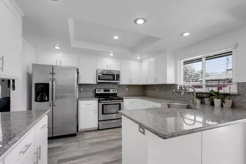 Kitchen - 1632 Marazzi Ln, Ceres, CA 95307 photo 3 of 4