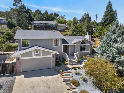3063 Knollwood Dr, Cameron Park, CA 95682