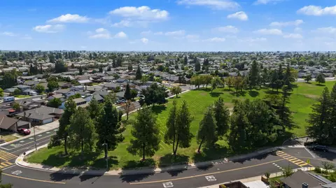 View/Area - 876 Placer Ave, Manteca, CA 95336 photo 3 of 5