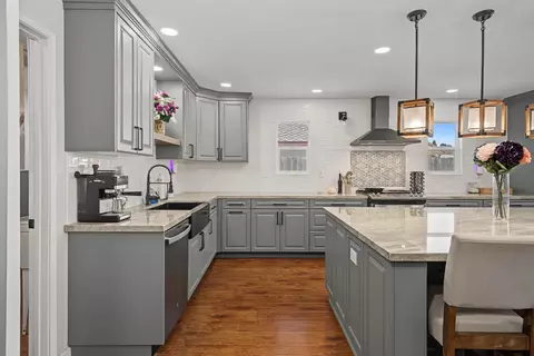 Kitchen - 876 Placer Ave, Manteca, CA 95336 photo 4 of 9
