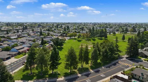 View/Area - 876 Placer Ave, Manteca, CA 95336 photo 4 of 5