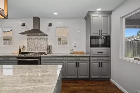 Kitchen - 876 Placer Ave, Manteca, CA 95336 photo 6 of 9