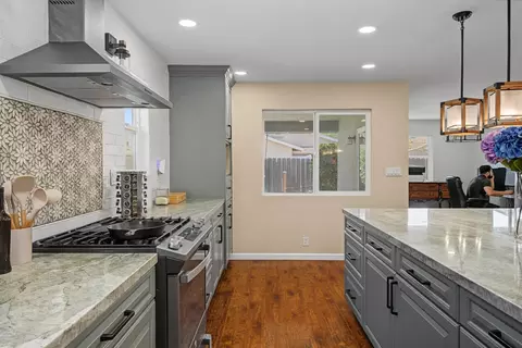 Kitchen - 876 Placer Ave, Manteca, CA 95336 photo 8 of 9