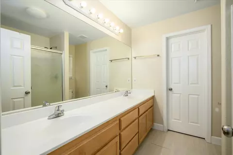 Bath - 5518 Marden St, Davis, CA 95618 photo 3 of 3