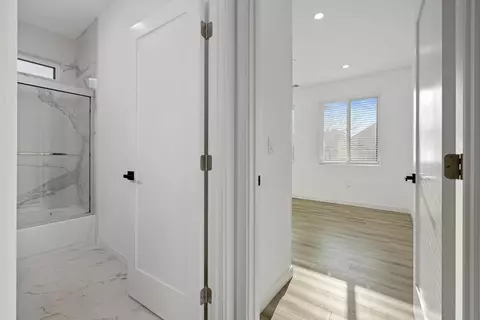 Entry Way - 1121 Crater Ave, Modesto, CA 95351 photo 4 of 12