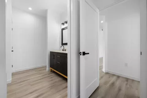 Entry Way - 1121 Crater Ave, Modesto, CA 95351 photo 11 of 12