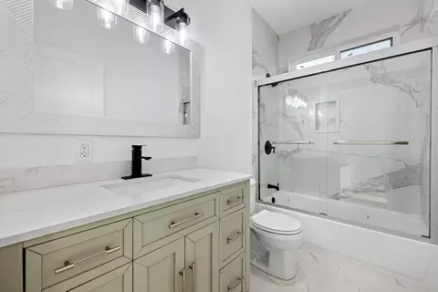 Bath - 1121 Crater Ave, Modesto, CA 95351 photo 1 of 3