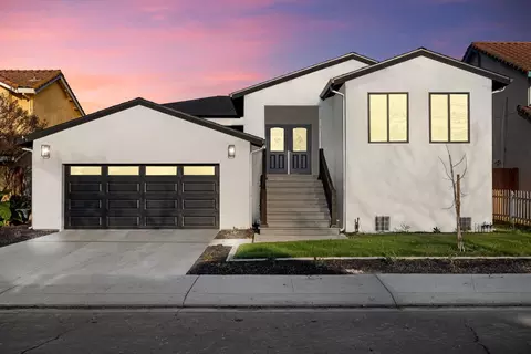 Exterior - 1121 Crater Ave, Modesto, CA 95351 photo 4 of 10