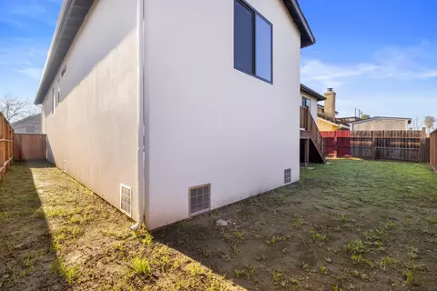 Exterior - 1121 Crater Ave, Modesto, CA 95351 photo 9 of 10
