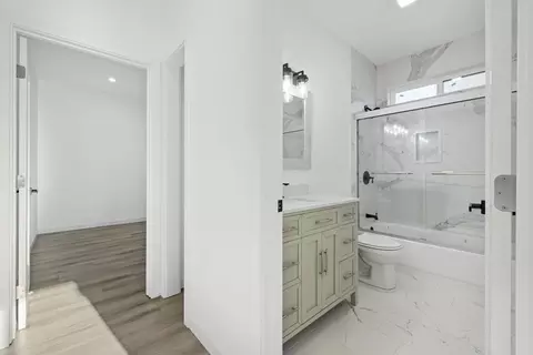 Entry Way - 1121 Crater Ave, Modesto, CA 95351 photo 5 of 12