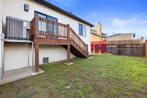 Exterior - 1121 Crater Ave, Modesto, CA 95351 photo 8 of 10