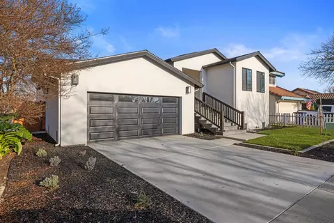 Exterior - 1121 Crater Ave, Modesto, CA 95351 photo 2 of 10