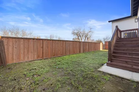 Exterior - 1121 Crater Ave, Modesto, CA 95351 photo 6 of 10
