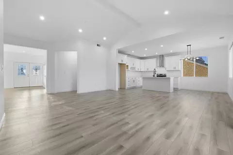 Living - 1121 Crater Ave, Modesto, CA 95351 photo 3 of 4