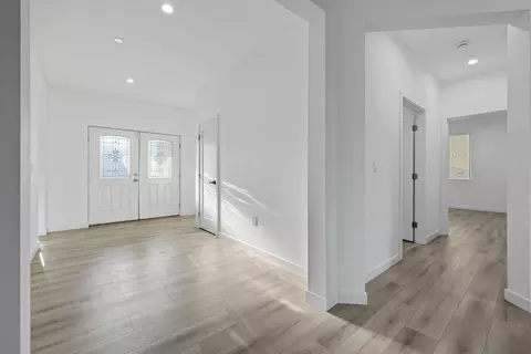 Entry Way - 1121 Crater Ave, Modesto, CA 95351 photo 7 of 12