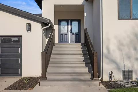 Exterior - 1121 Crater Ave, Modesto, CA 95351 photo 5 of 10