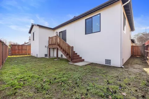 Exterior - 1121 Crater Ave, Modesto, CA 95351 photo 7 of 10