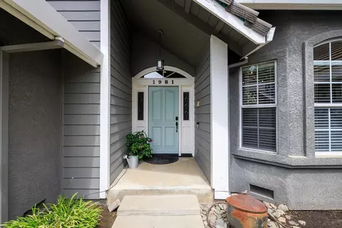 Entry Way - 1981 Ashley Ct, Turlock, CA 95382 photo 1 of 3