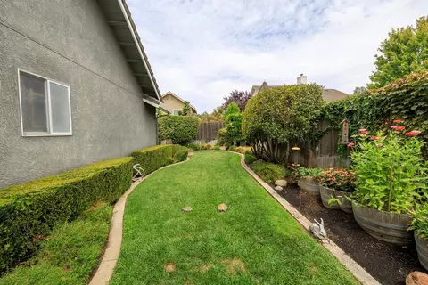 Exterior - 1981 Ashley Ct, Turlock, CA 95382 photo 7 of 12