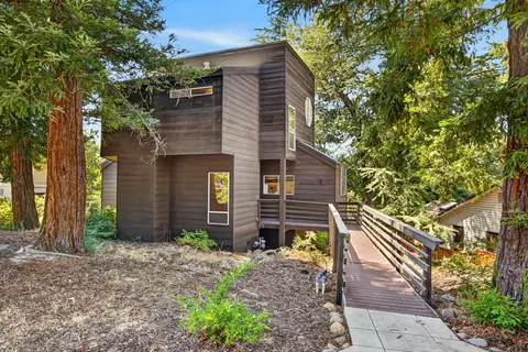 4520 S Land Park Dr, Sacramento, CA 95822