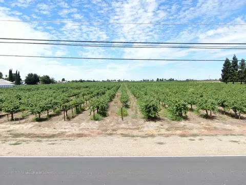 4901 E Woodbridge Rd, Acampo, CA 95220 photo 2