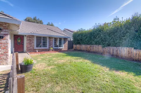 Exterior - 550 E 10th St, Lincoln, CA 95648 photo 3 of 9